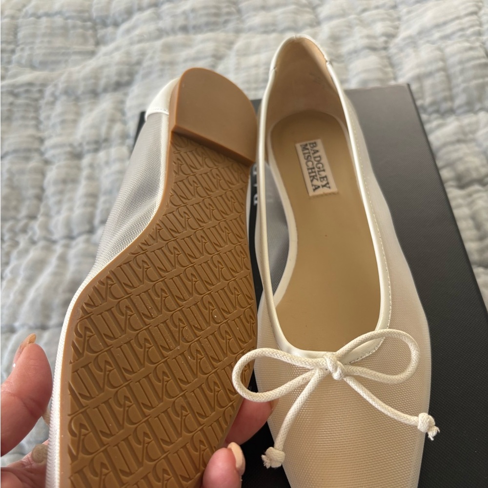 Badgley Mischka White Slippers